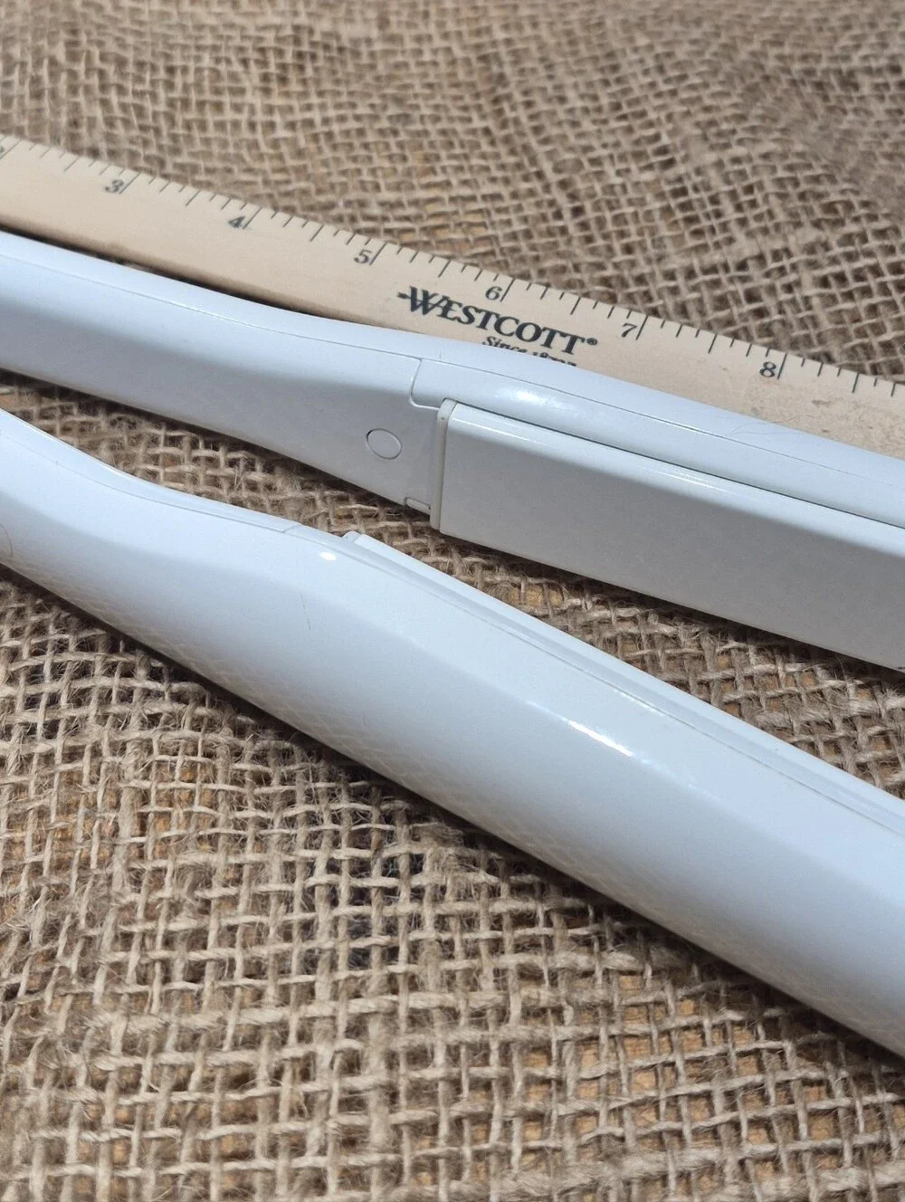 T3 Model 77570 Hair Straightener 1
